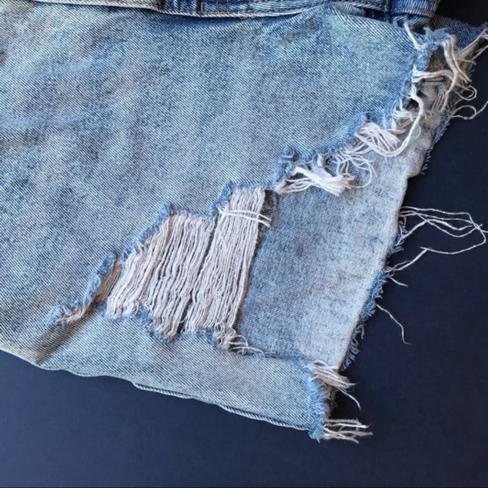 Zara Jean Cutoff Shorts with Manufactured Distressing, Size 6 - Picture 5 of 14